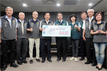 快新聞／台灣首廟天壇捐300萬助台南災後復原　黃偉哲親頒感謝狀