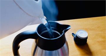 飲用水也有塑膠微粒！　醫教簡單1招降低近9成危害