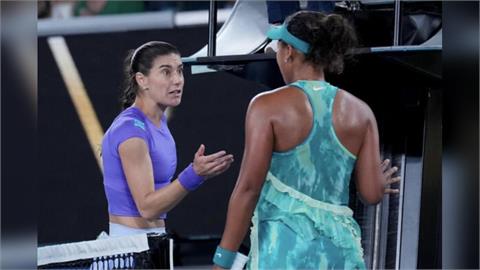 澳網(影)／大坂直美再穿華麗「水母裝」帶動球場新時尚！卻因「叫聲」惹怒了對手