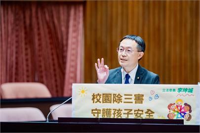 LIVE／不忍了！控藍罷免幽靈連署　李坤城赴新北地檢按鈴提告