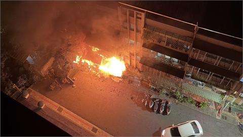 快新聞／公寓燒成大火球！北市北投區民宅暗夜遭祝融　駭人畫面曝光了