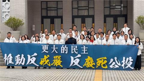 國民黨推反戒嚴、反廢死公投！溫朗東「揪1點」開酸：被中共收買到腦子壞了