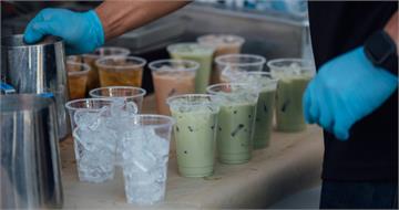 手搖飲訂錯分店想取消！店員一句「做好了」　他騎車半小時到場卻發現根本還沒做