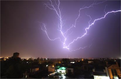 印度現「大量雷擊」1天20人喪命！1年破1800萬次　數百人遭雷「劈死」
