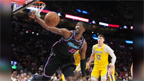 NBA(影)/只能向他致敬了!熱火單場83分中鋒阿德巴約現反成唐西奇手下犧牲者