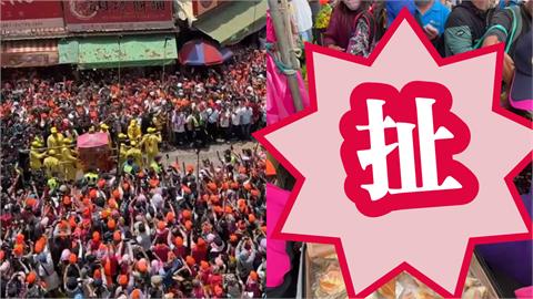 白沙屯媽祖「結緣麵包」慘遭公嬤猛掃搶光!27秒超扯片「0元一把抓」網怒炸:劫緣