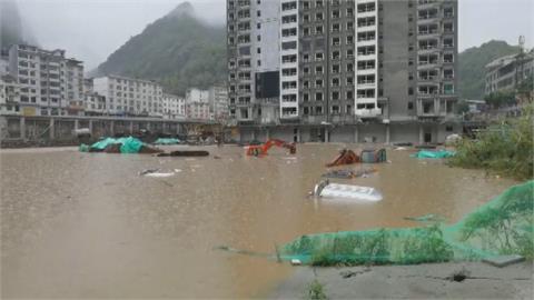 中國陝西、重慶遭暴雨襲擊！土石崩塌、水淹到2樓　8.8萬人受災