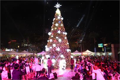 2022愛分享台南聖誕節公益點燈 點亮全世界唯一原民聖誕樹