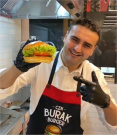 土耳其「微笑廚師」專拍特大食物　狂賺3億元成2021抖音富豪榜首