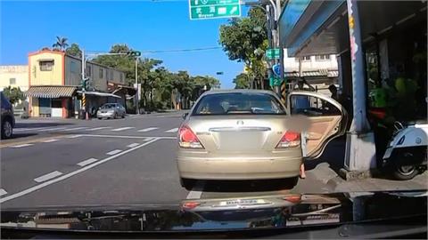 扯！　宜蘭女駕駛「門沒關就加速」　丟包３歲外甥女「追車慘摔」