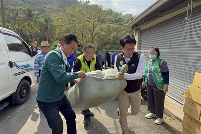 郭國文與林俊憲募物資　助台南地震受災戶過好年
