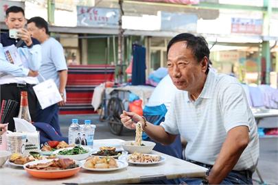 快新聞／大讚朱立倫「神機妙算」    他：郭台銘成國民黨拖時間的工具人