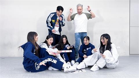 《娛樂超skr》幻藍小熊居然穿「老揹少」服裝跳舞！讓人直呼超可愛