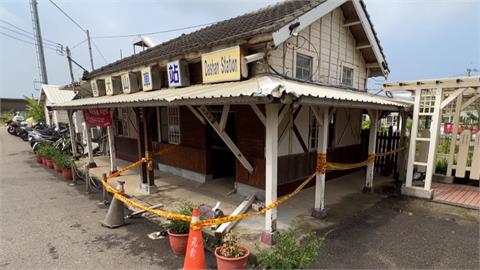轎車疑未拉緊手剎車　百年「木造古蹟」大山車站遭撞車站體毀損