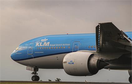 濟州航空空難同型號！荷航24年波音737-800起飛「爆巨響」後衝出跑道影片曝