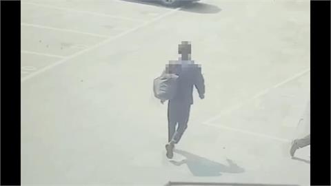 台北車站持刀男落網了 找媽媽拿錢還沒拿到就被抓