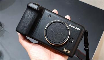 Sharp展出採用m43接口的超小型8K攝影機8K Prosumer，售價估12萬起