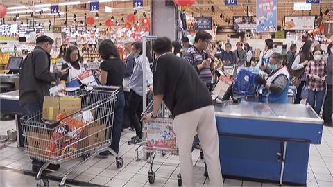 春節買氣爆棚！賣場結帳隊伍排滿滿　干貝漲幅逾5成