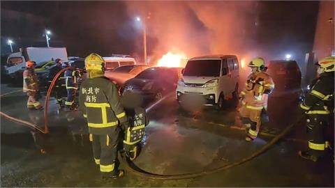 五股私人停車場火燒車　旁車遭波及燒毀9車