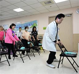 爬二樓就狂喘、腳軟   她年逾50歲就肌少症！醫三招養好肌耐力