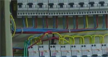 電費暴增查出驚人內幕！7戶鄰居竟偷接電表　她傻傻幫繳17年電費