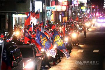 夜線／挺韓「貪食蛇」出征高雄街頭引民怨！葉匡時、李四川竟也在車隊裡