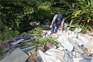 山區濫倒營建廢棄物　垃圾堆中翻出破案契機打擊環保犯罪