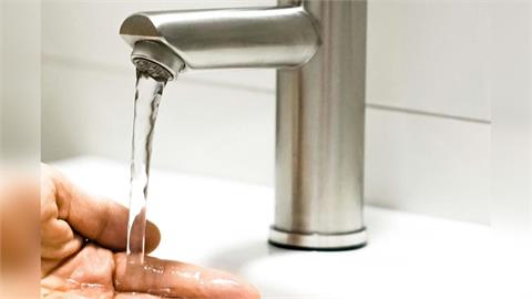 洗傷口只能用生理食鹽水？　台灣研究曝：用自來水也可以
