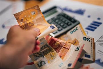 戰爭、天災和網攻引發焦慮　歐洲民眾開始囤積現金