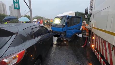 快新聞／天雨路滑！國一汐止段4車連環撞　1人遭多車輾過斃命