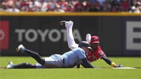 MLB(影)／媲美F1的疾速反應！紅人游擊球星秀「一個人的舞林」搞定雙殺守備