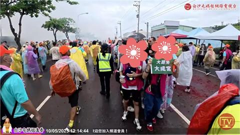 白沙屯媽祖鑾轎繞道「罷免旗」惹議？拱天宮首度發聲澄清「這件事」