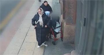 97歲老婦遭3女擁抱親吻　古董玉鐲瞬間被摸走！監視器拍下全過程