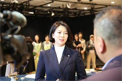 快新聞／遇襲被狠砸頭　南韓國會議員出院親自發聲：以為自己要死掉了