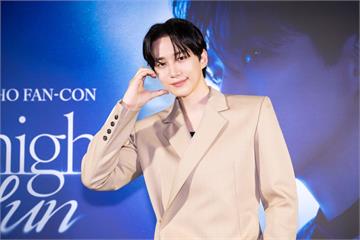 李俊昊最愛躺平擼貓　求推薦美食清單一次吃個夠