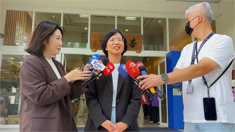 快新聞/網熱議!侯友宜傳「媽祖神像」象徵交棒? 蘇巧慧回應了