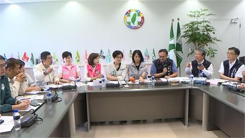 中市府官員民進黨團報告 綠議員拍桌嗆環保局長下台