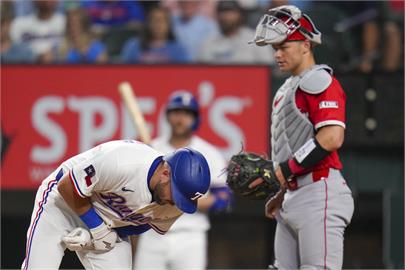 MLB(影)／唐氏症小球迷送的禮物　讓遊騎兵Burger避免被觸身球重傷