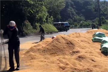 煞車失靈！米糠貨車蘇花高翻覆