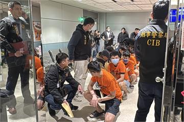 台菲合作逮回17成員　涉躲菲律賓宿霧經營詐騙機房　