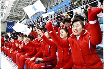 兩韓女子冰球聯隊首出戰 北韓鮮美女啦啦隊超吸睛