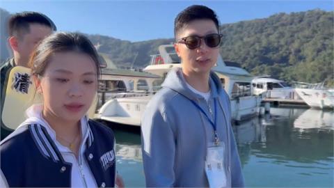 爭睹桌球偶像風采！馬龍遊日月潭　大批粉絲守候
