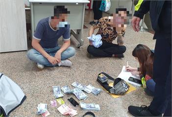 提款機前不斷領錢　退休警官默默報警查獲2車手