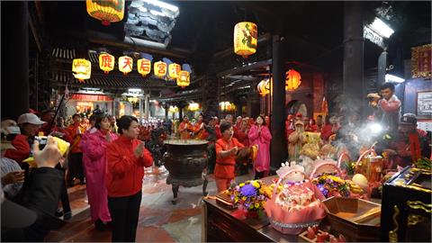 桃園龍德宮四媽祖起駕回鑾　和美福德宮信徒不畏風雨熱情接駕