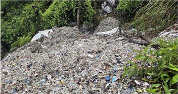 「環保蟑螂」又來了？宜蘭三清宮旁山坡地遭偷倒數十噸事業廢棄物
