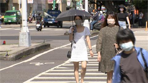 今年會很熱！鄭明典PO一圖「整片火紅」示警海溫異常：很可能是新常態