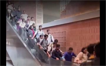 電梯變跳樓機？大學手扶梯暴走　失控加速狂衝