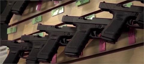 全美周末13起槍擊案17死  紐約提高買半自動步槍年齡