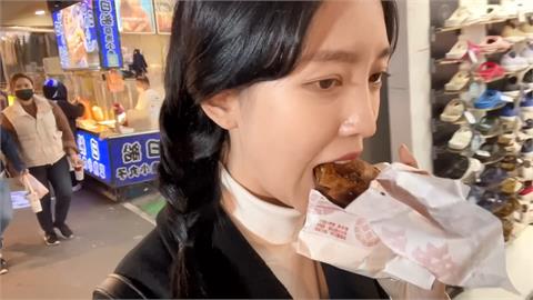 南韓正妹吃夜市胡椒餅驚見「料比別人少」　苦喊：希望肉能再多一點