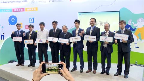高齡健康產業博覽會 推出傷口照護機 智慧機能檢測鏡